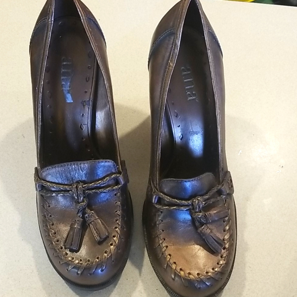 Wedge dress shoes